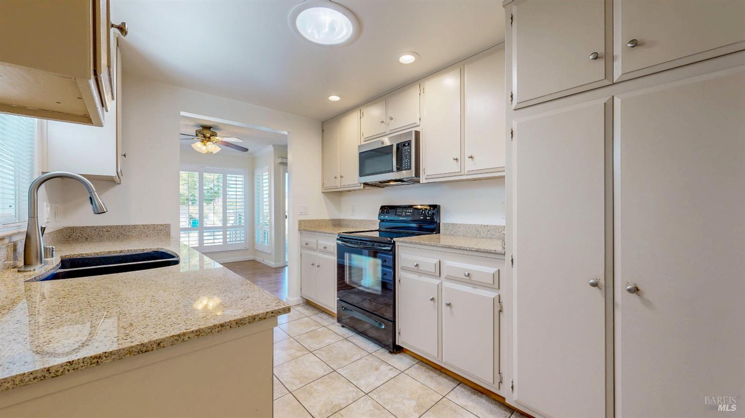 Detail Gallery Image 9 of 65 For 339 Valley Oaks Dr, Santa Rosa,  CA 95409 - 2 Beds | 2 Baths