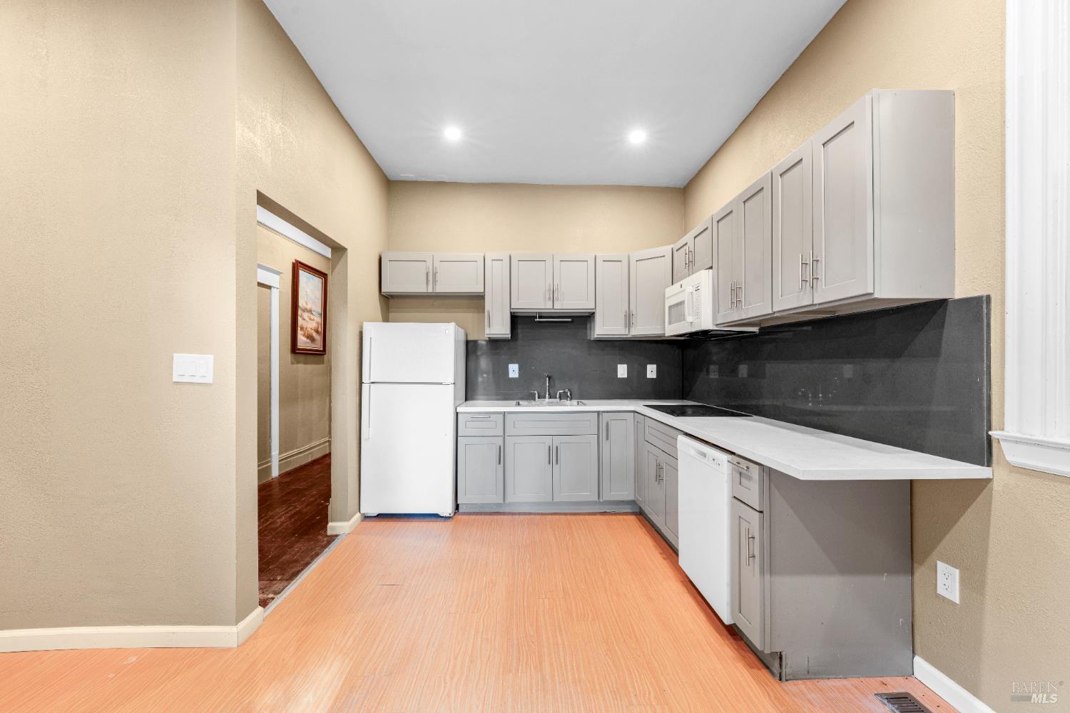 Detail Gallery Image 5 of 23 For 840 5th St, Santa Rosa,  CA 95404 - 4 Beds | 2/2 Baths