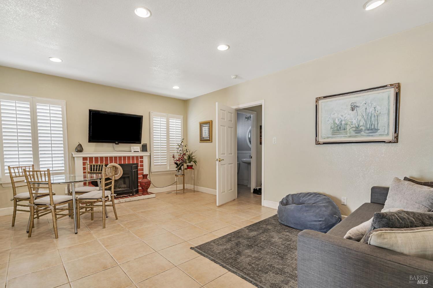 Detail Gallery Image 5 of 40 For 1019 Westview Dr, Napa,  CA 94558 - 4 Beds | 2/1 Baths