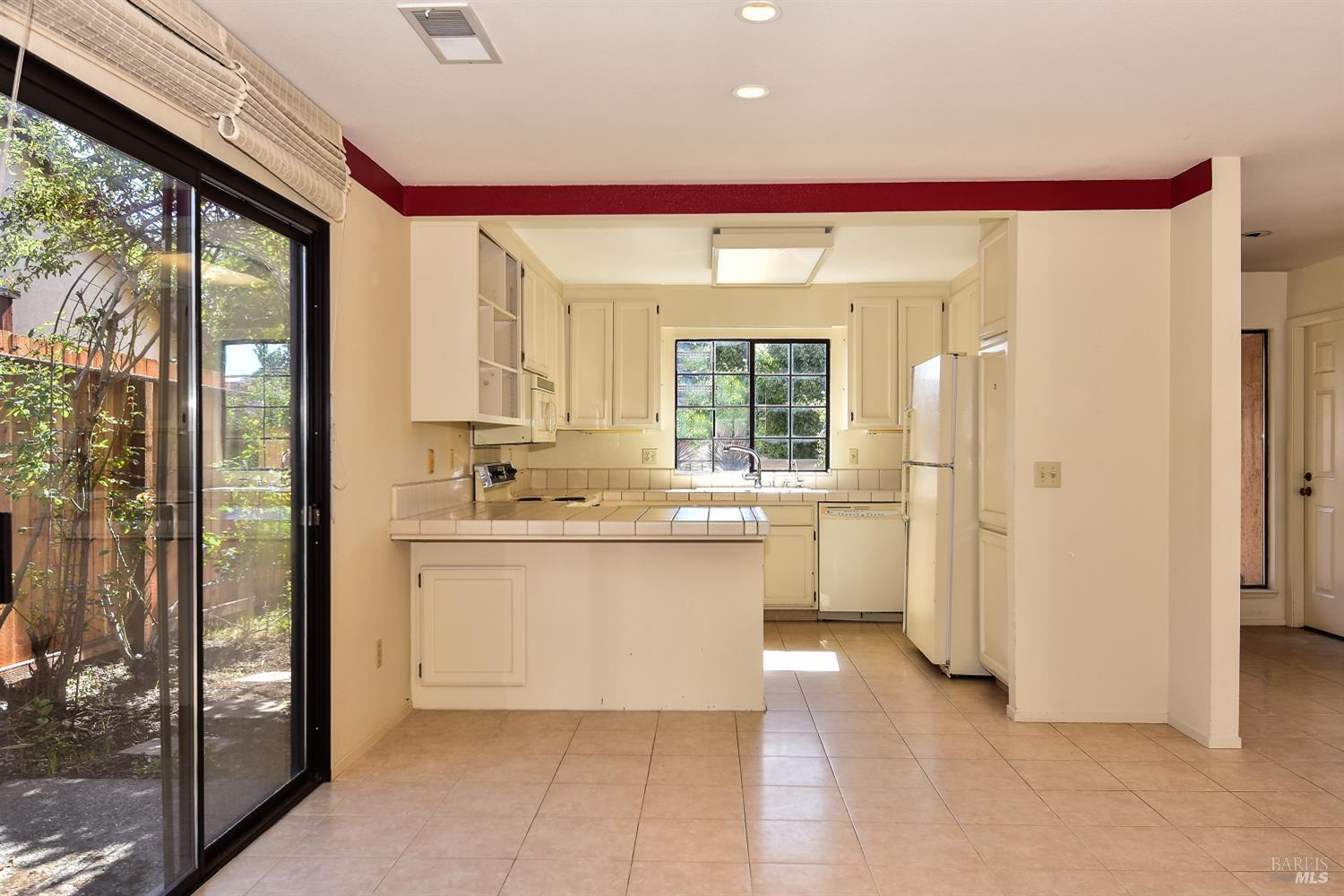 Detail Gallery Image 13 of 30 For 480 La Quinta Ln, Sonoma,  CA 95476 - 2 Beds | 2 Baths