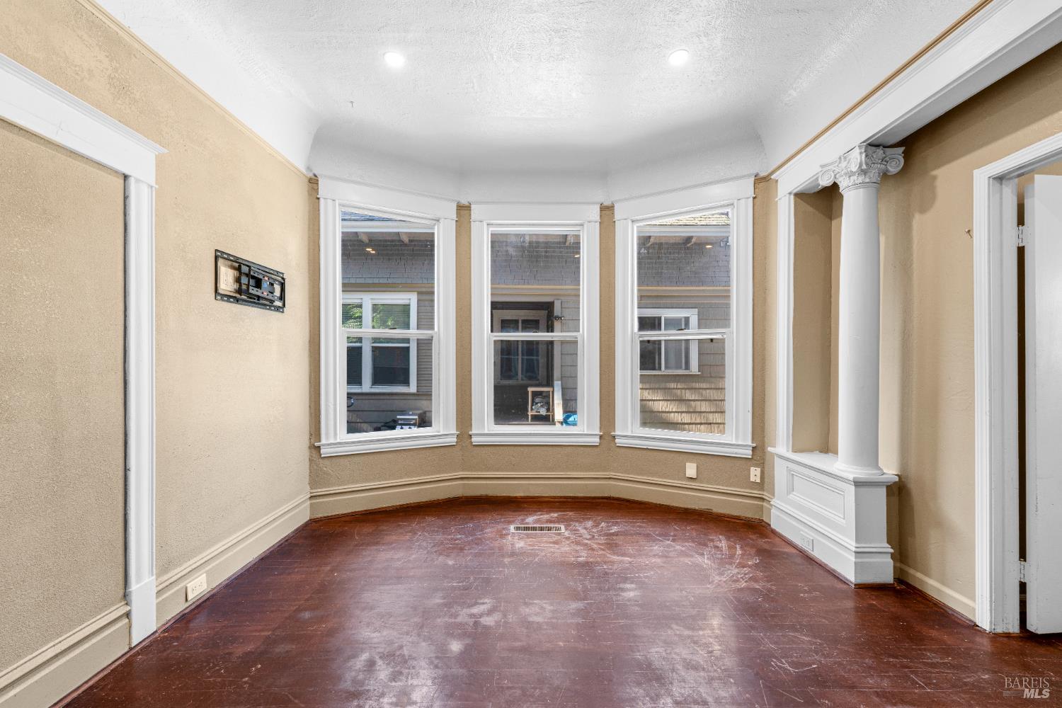 Detail Gallery Image 8 of 23 For 840 5th St, Santa Rosa,  CA 95404 - 4 Beds | 2/2 Baths