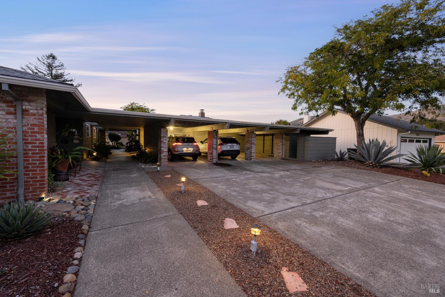 Detail Gallery Image 3 of 65 For 339 Valley Oaks Dr, Santa Rosa,  CA 95409 - 2 Beds | 2 Baths