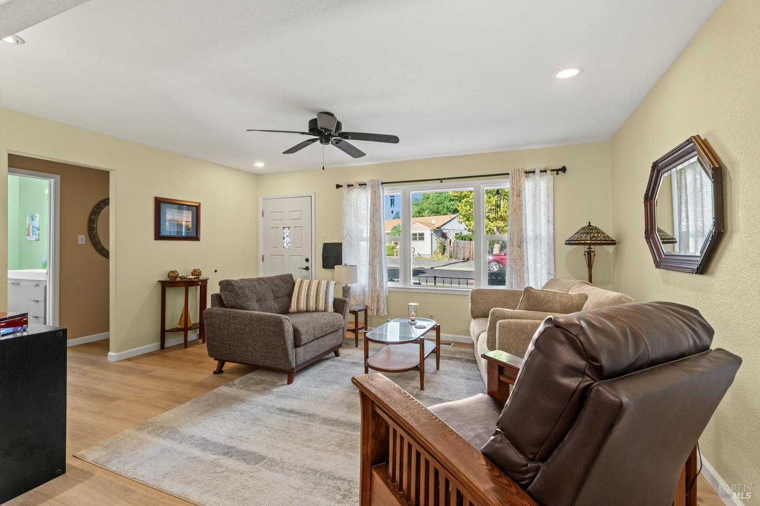 Detail Gallery Image 5 of 25 For 1169 Elm St, Ukiah,  CA 95482 - 2 Beds | 1 Baths