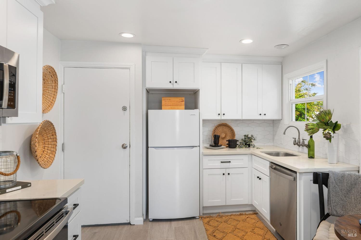 Detail Gallery Image 11 of 32 For 2005 Adrian St, Napa,  CA 94559 - 2 Beds | 1 Baths