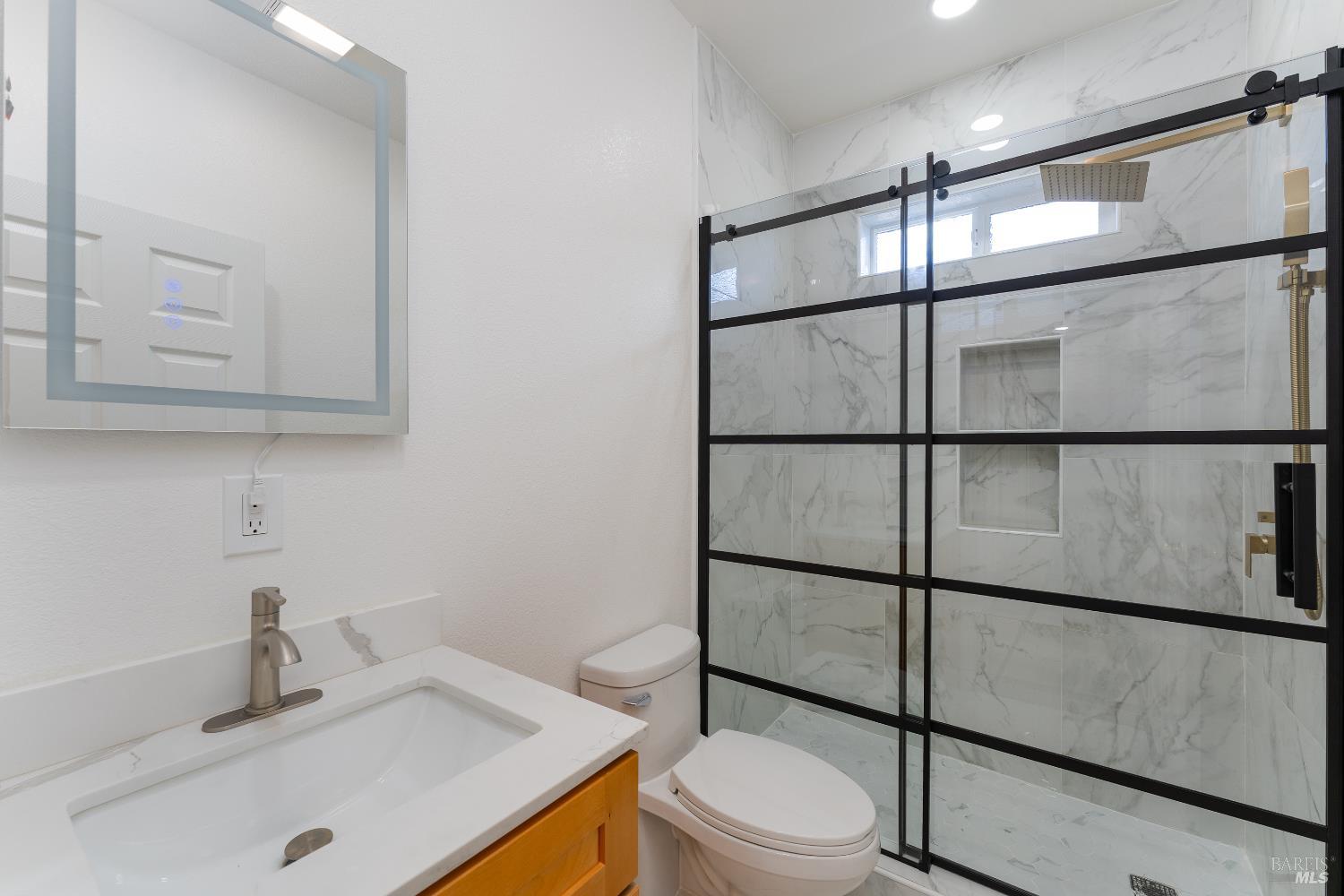 Detail Gallery Image 4 of 16 For 6100 Eastside Calpella Rd, Ukiah,  CA 95482 - 3 Beds | 2 Baths