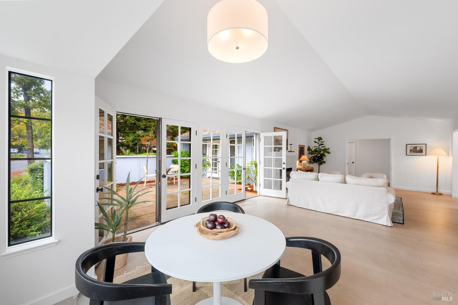 Detail Gallery Image 11 of 22 For 889 Princeton Dr, Sonoma,  CA 95476 - 2 Beds | 2 Baths