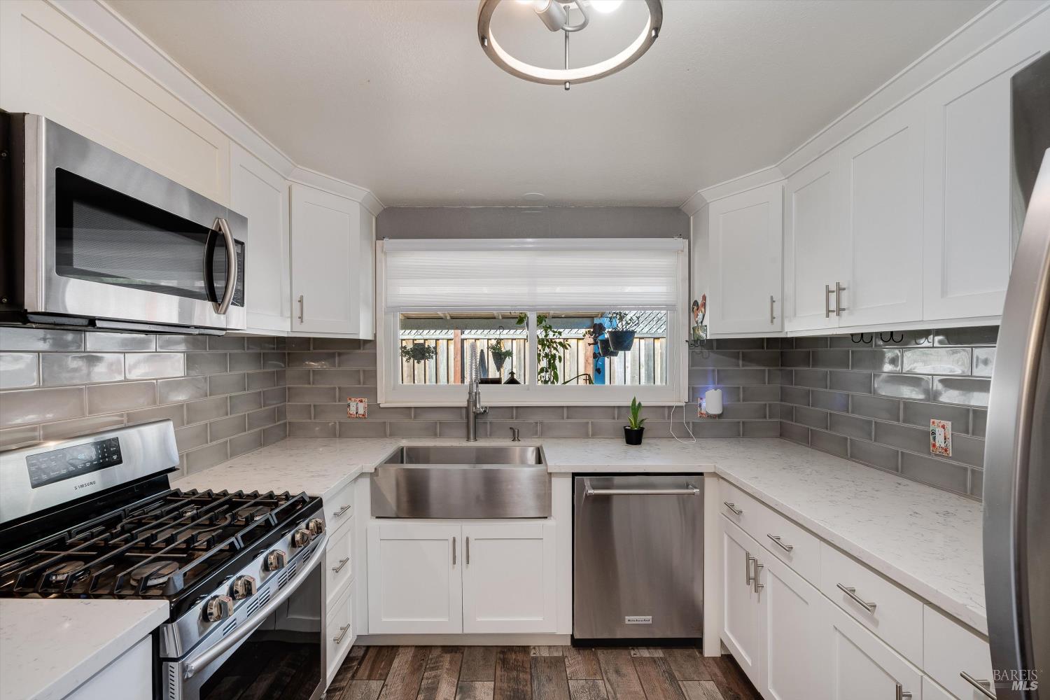 Detail Gallery Image 13 of 28 For 1605 Charlene Pl, Santa Rosa,  CA 95401 - 3 Beds | 2 Baths