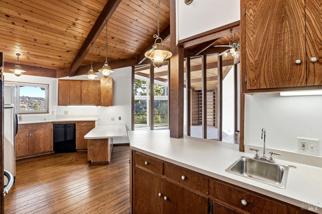 Detail Gallery Image 18 of 57 For 16 Burning Tree Dr, Novato,  CA 94949 - 3 Beds | 2/1 Baths