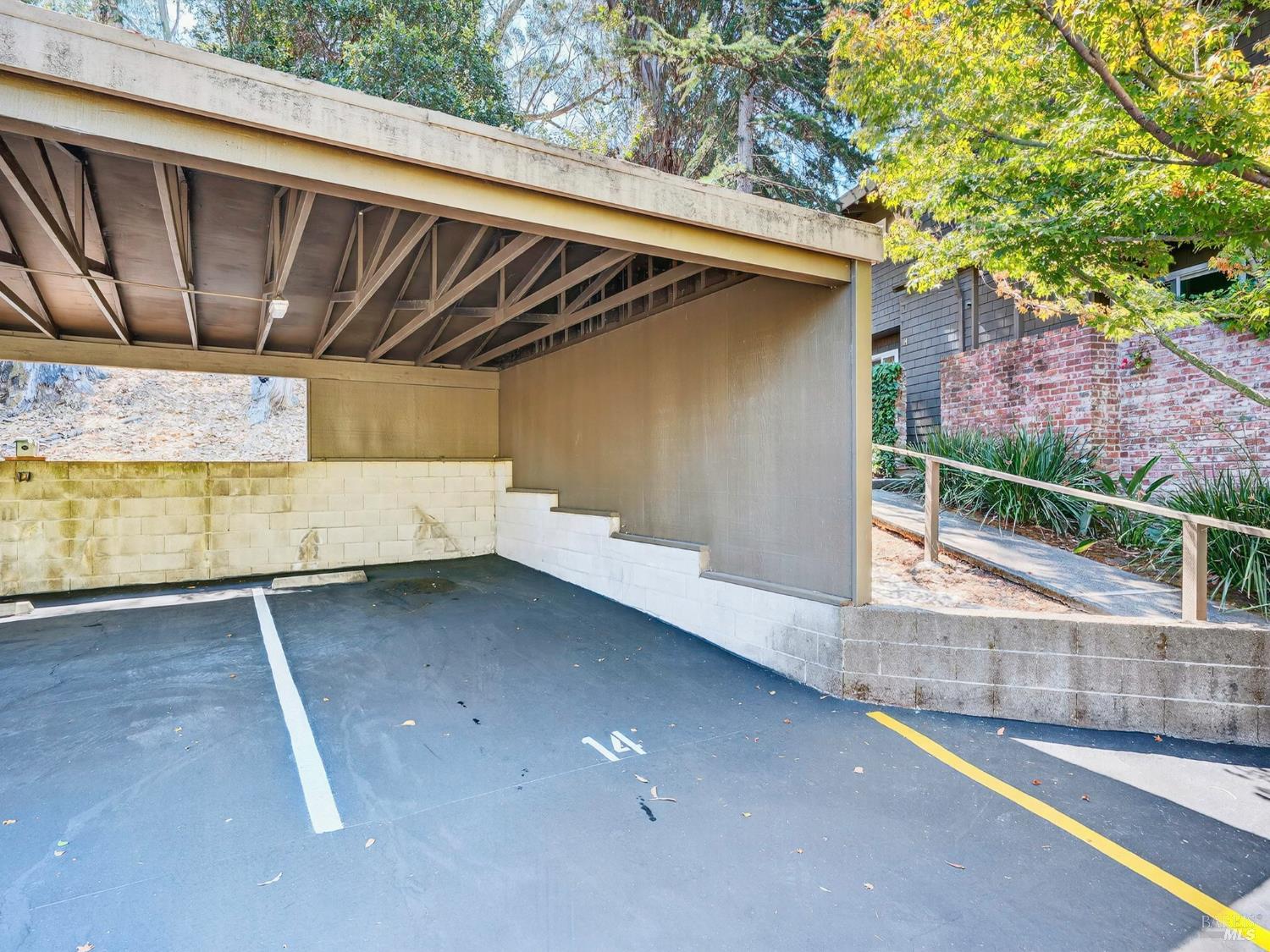 Detail Gallery Image 21 of 25 For 1411 Casa Buena Dr #14,  Corte Madera,  CA 94925 - 3 Beds | 1/1 Baths