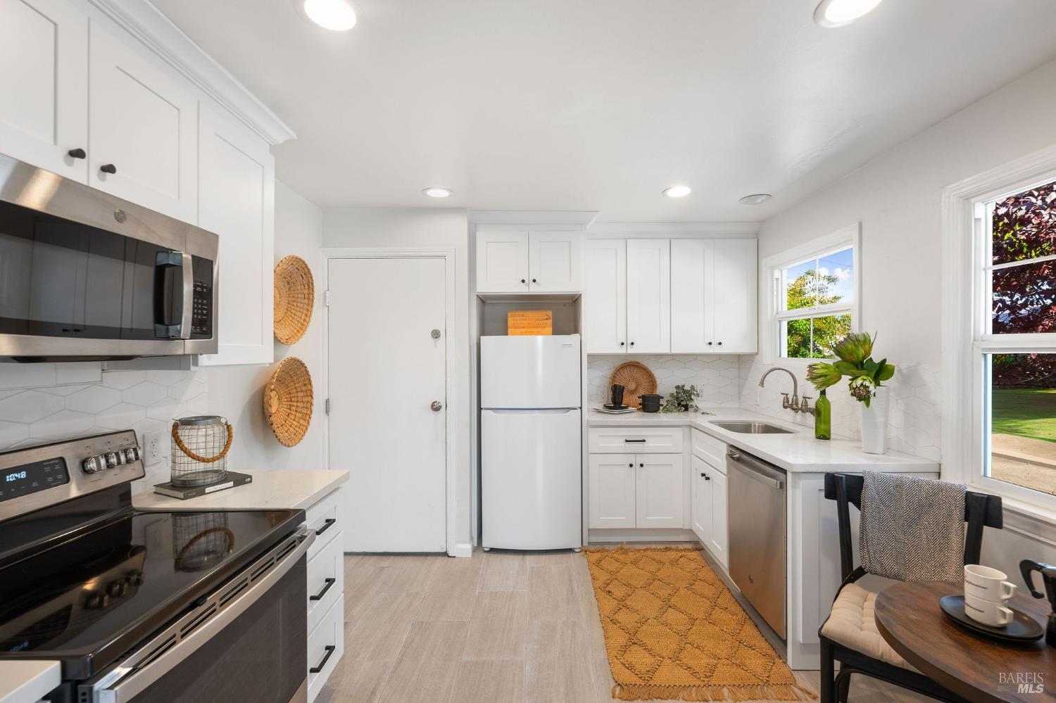 Detail Gallery Image 10 of 32 For 2005 Adrian St, Napa,  CA 94559 - 2 Beds | 1 Baths