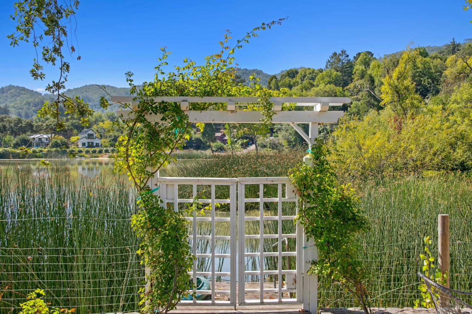 Detail Gallery Image 38 of 70 For 2399 Sobre Vista Rd, Sonoma,  CA 95476 - 4 Beds | 3/1 Baths