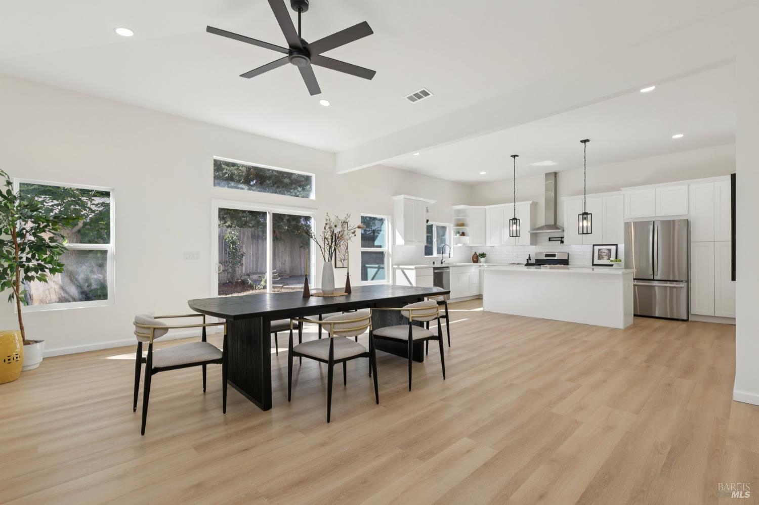 Detail Gallery Image 7 of 44 For 368 Bonnie Ct, Rohnert Park,  CA 94928 - 4 Beds | 2 Baths