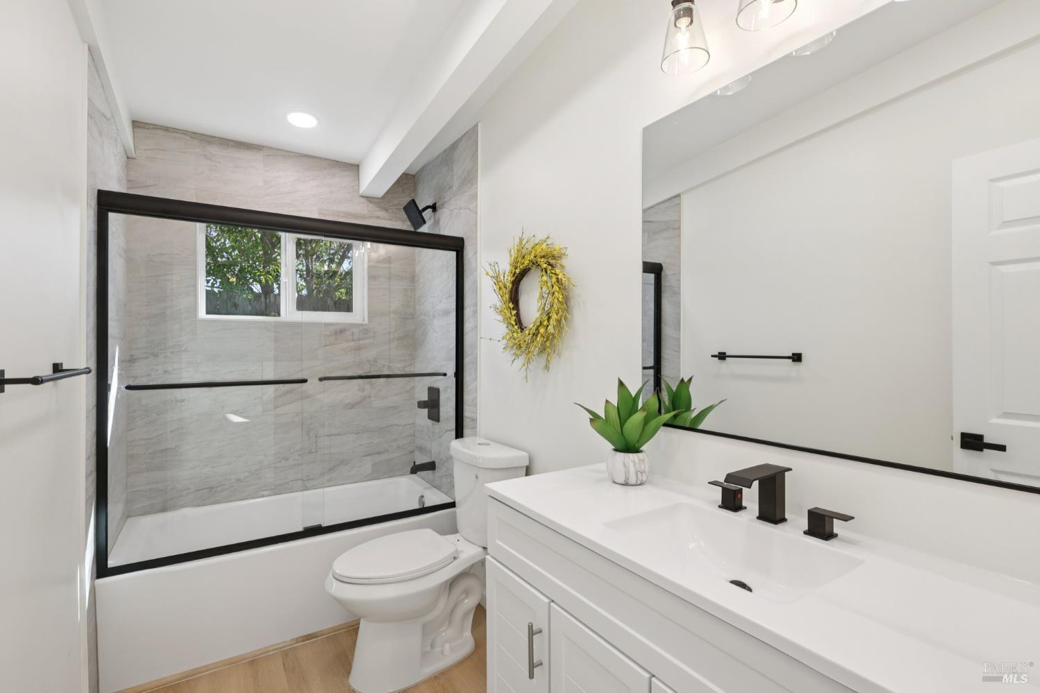 Detail Gallery Image 22 of 44 For 368 Bonnie Ct, Rohnert Park,  CA 94928 - 4 Beds | 2 Baths