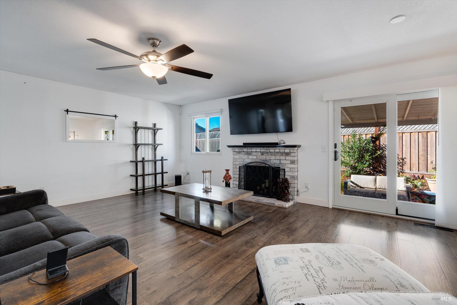 Detail Gallery Image 8 of 28 For 1605 Charlene Pl, Santa Rosa,  CA 95401 - 3 Beds | 2 Baths