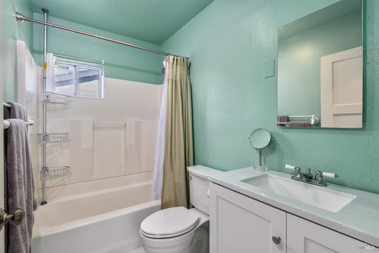 Detail Gallery Image 20 of 31 For 151 Earle St, Santa Rosa,  CA 95407 - 2 Beds | 1 Baths