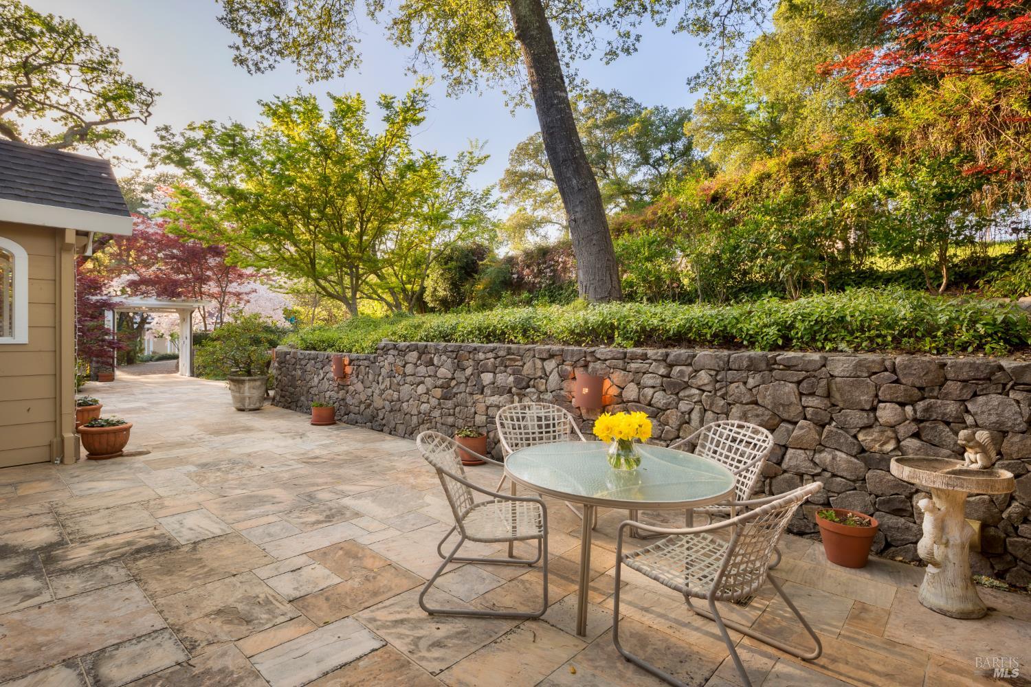 Detail Gallery Image 10 of 70 For 2399 Sobre Vista Rd, Sonoma,  CA 95476 - 4 Beds | 3/1 Baths