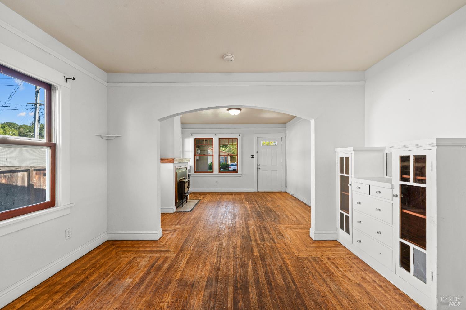 Detail Gallery Image 5 of 21 For 743 Davis St, Santa Rosa,  CA 95401 - 4 Beds | 2 Baths