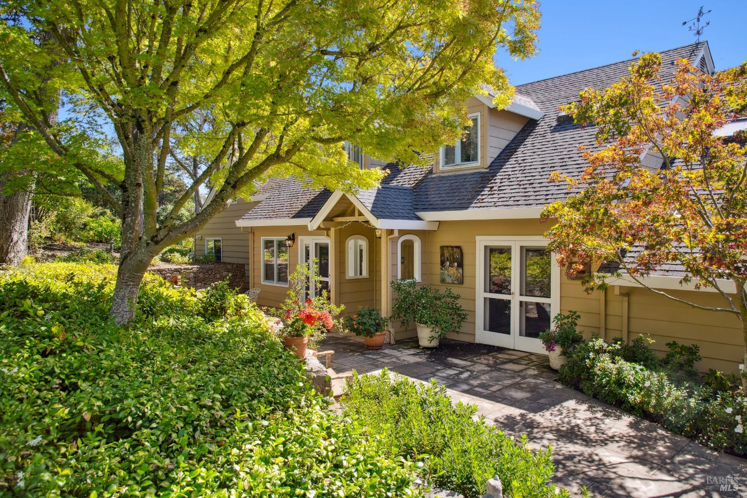 Detail Gallery Image 8 of 70 For 2399 Sobre Vista Rd, Sonoma,  CA 95476 - 4 Beds | 3/1 Baths