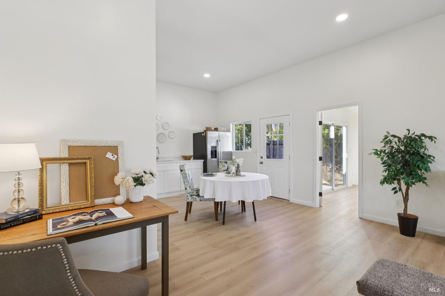 Detail Gallery Image 31 of 44 For 368 Bonnie Ct, Rohnert Park,  CA 94928 - 4 Beds | 2 Baths