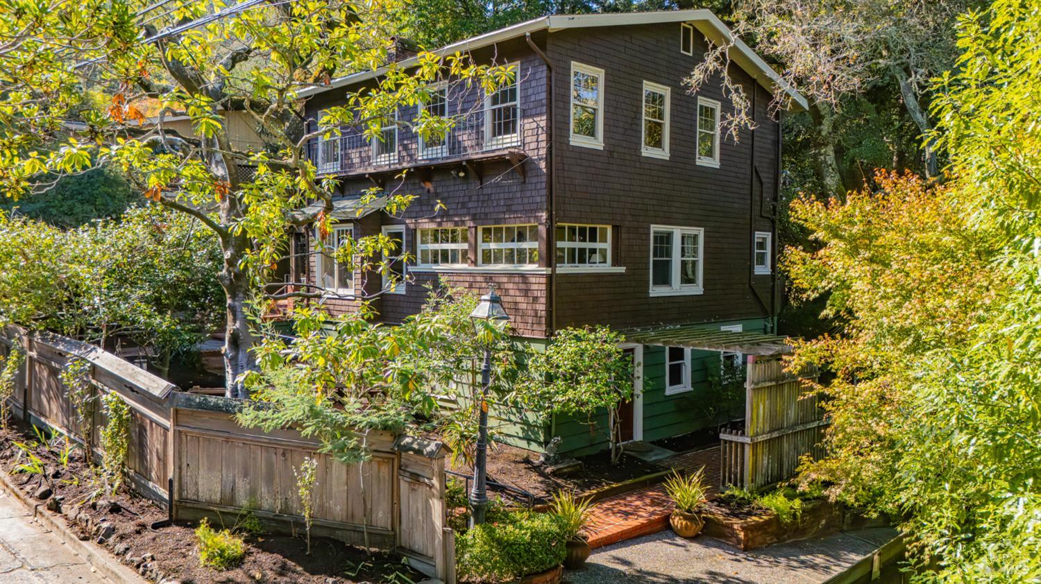 Detail Gallery Image 2 of 77 For 150 Bungalow Ave, San Rafael,  CA 94901 - 4 Beds | 2 Baths