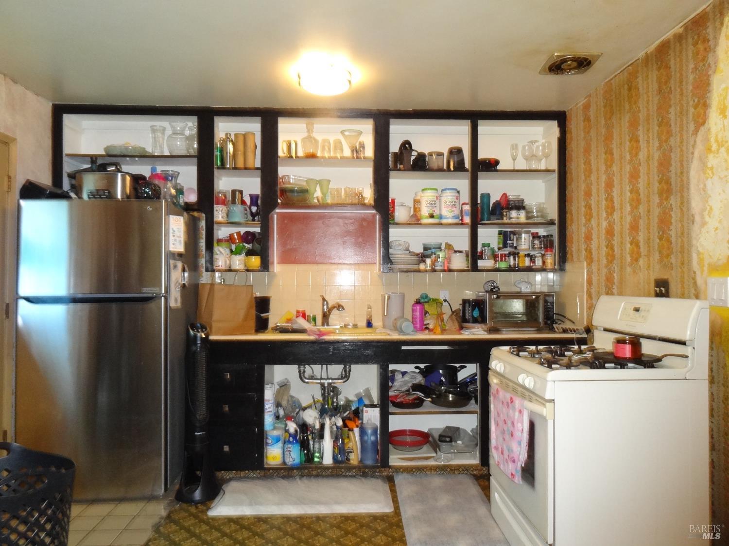 Detail Gallery Image 7 of 20 For 1005 Temple Ave, Santa Rosa,  CA 95404 - 2 Beds | 1 Baths