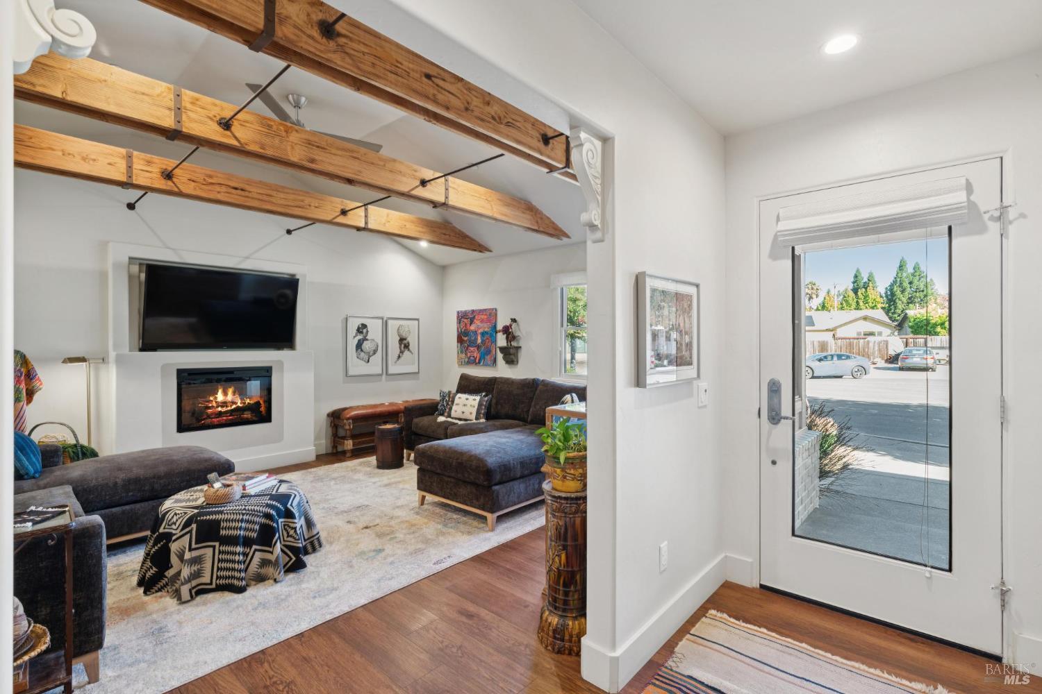 Detail Gallery Image 4 of 46 For 32 El Nido Ct, Sonoma,  CA 95476 - 3 Beds | 2 Baths