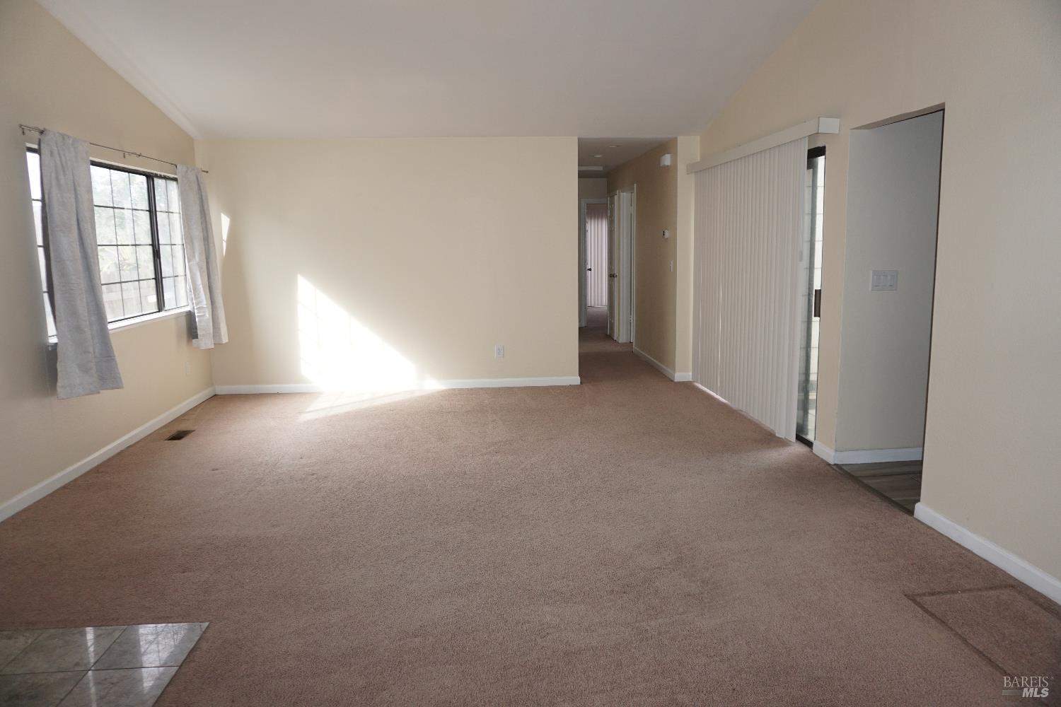 Detail Gallery Image 5 of 28 For 1048 Topsail Dr, Vallejo,  CA 94591 - 4 Beds | 2 Baths