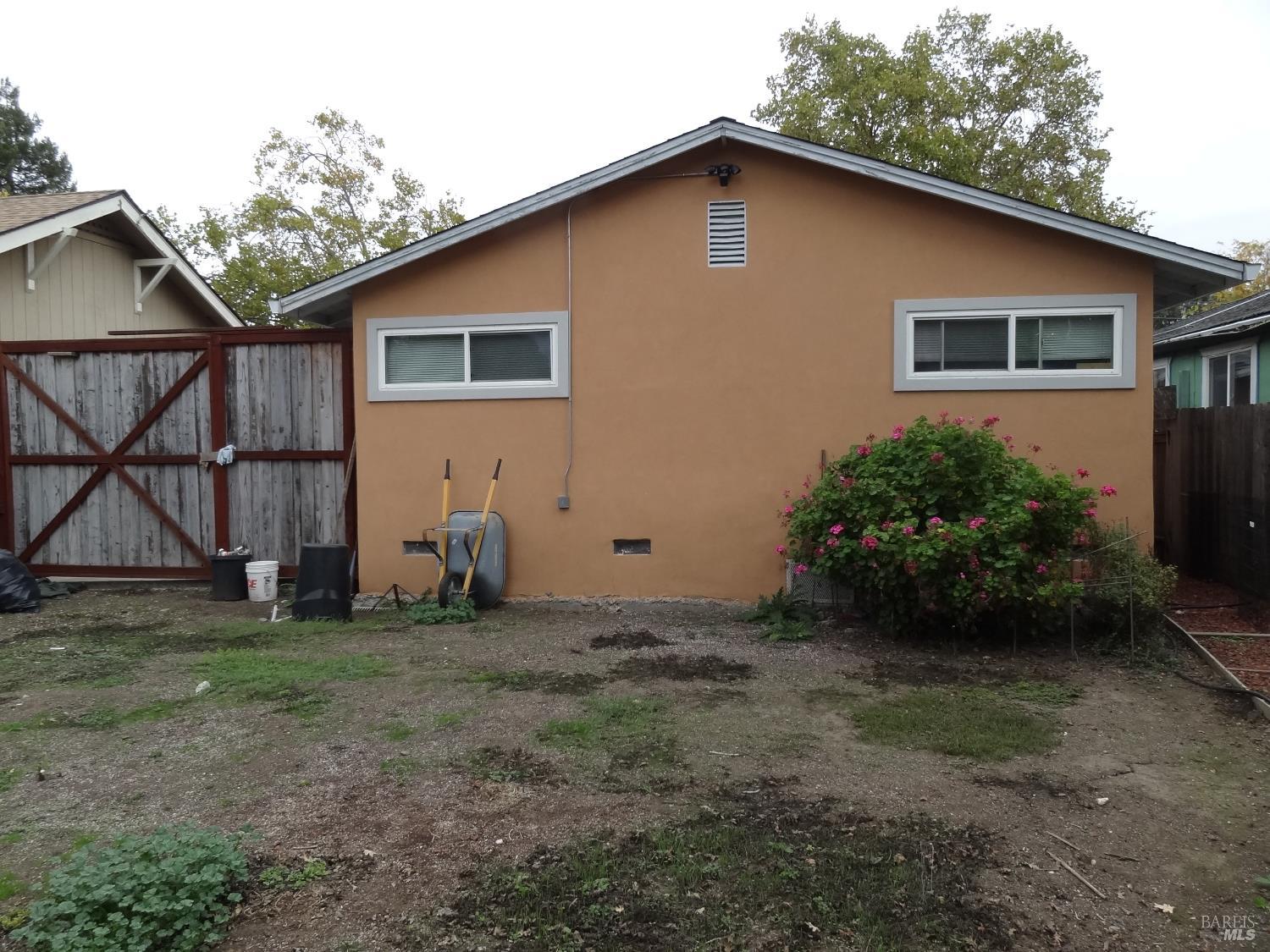 Detail Gallery Image 5 of 20 For 1005 Temple Ave, Santa Rosa,  CA 95404 - 2 Beds | 1 Baths