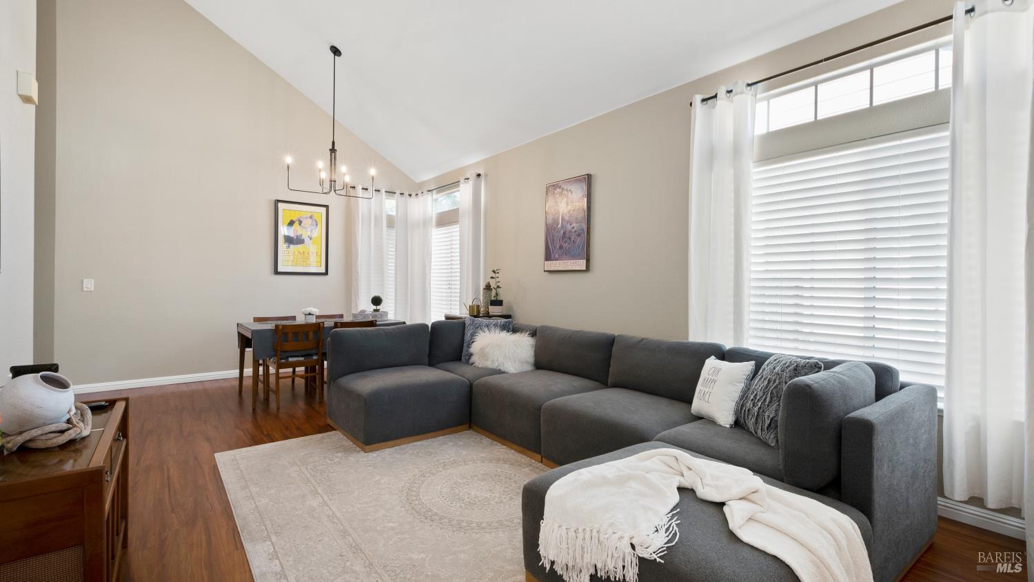 Detail Gallery Image 5 of 36 For 114 Birchwood Ct, Suisun City,  CA 94585 - 3 Beds | 2/1 Baths