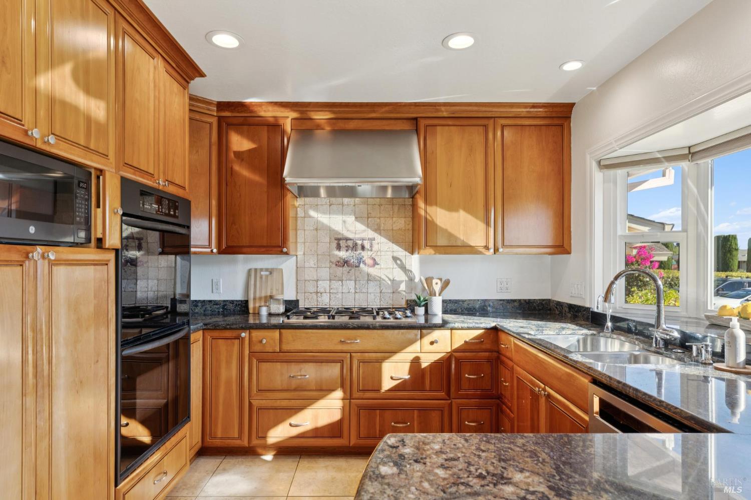 Detail Gallery Image 6 of 45 For 2108 Feliz Dr, Novato,  CA 94945 - 4 Beds | 3 Baths