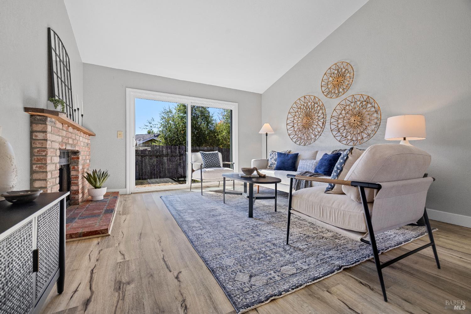 Detail Gallery Image 6 of 27 For 1511 Gladstone Way, Rohnert Park,  CA 94928 - 3 Beds | 2 Baths