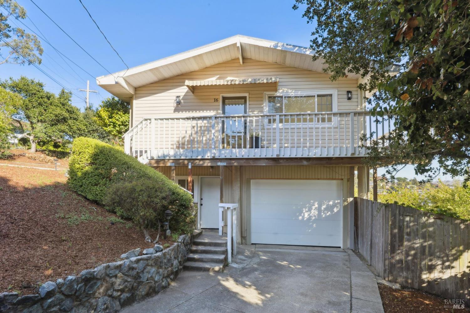 Detail Gallery Image 6 of 42 For 16 Dutton Ct, Sausalito,  CA 94965 - 4 Beds | 2 Baths