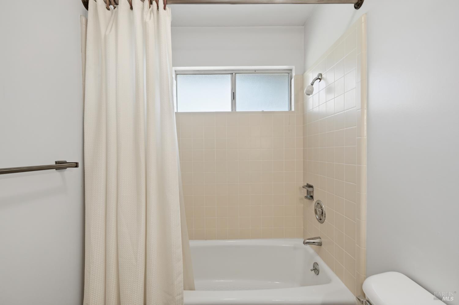 Detail Gallery Image 32 of 48 For 1124 Sunnyslope Dr, Santa Rosa,  CA 95404 - 4 Beds | 2 Baths