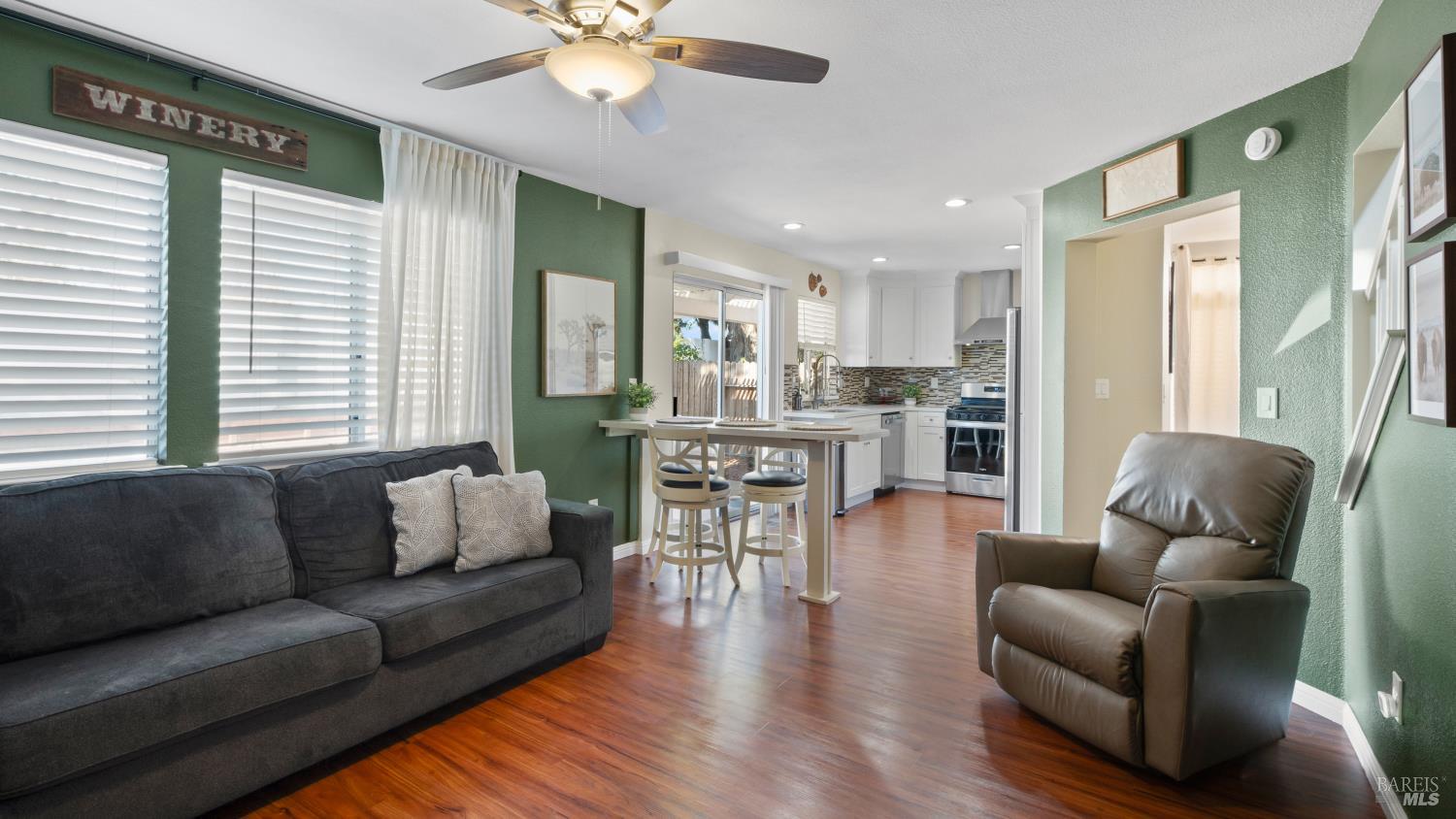 Detail Gallery Image 13 of 36 For 114 Birchwood Ct, Suisun City,  CA 94585 - 3 Beds | 2/1 Baths