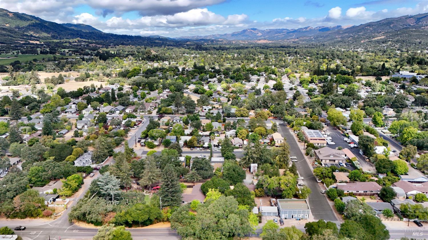 Detail Gallery Image 5 of 18 For 749 Grove St, Sonoma,  CA 95476 - 3 Beds | 2 Baths