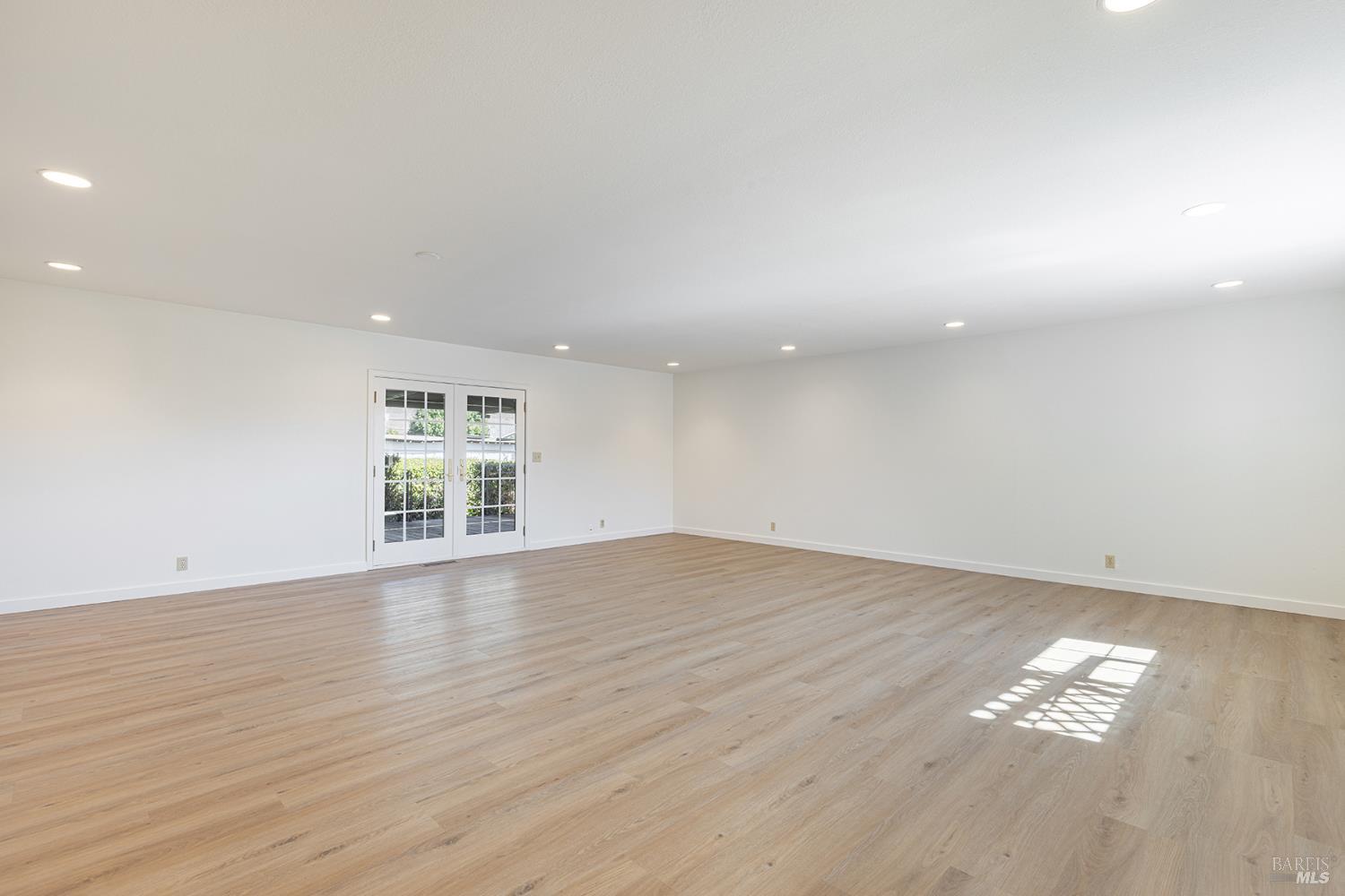 Detail Gallery Image 10 of 37 For 6565 Bennett Valley Rd, Santa Rosa,  CA 95404 - 3 Beds | 2 Baths