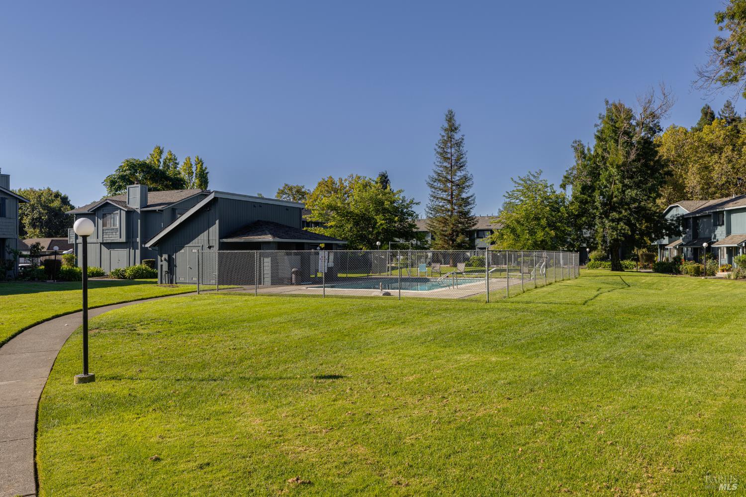 Detail Gallery Image 36 of 46 For 219 College View Dr, Rohnert Park,  CA 94928 - 3 Beds | 1/1 Baths