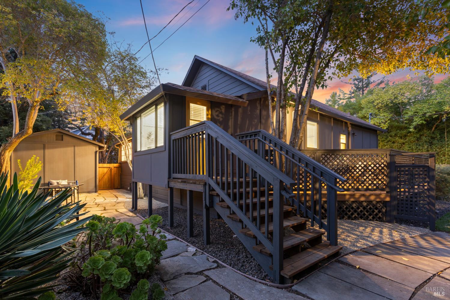 Detail Gallery Image 39 of 67 For 5 Hillside Ave, Kentfield,  CA 94904 - 5 Beds | 3 Baths