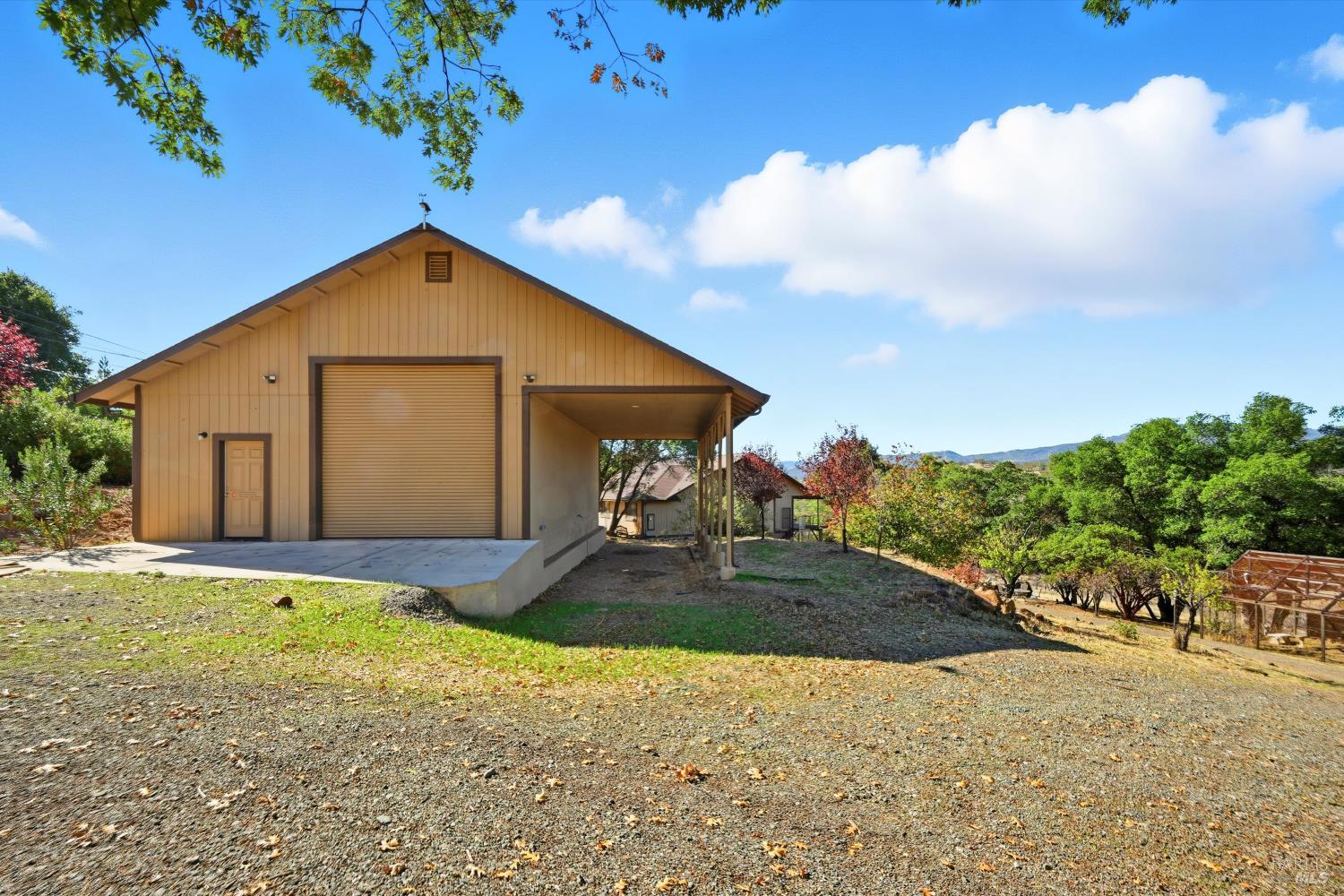 Detail Gallery Image 3 of 47 For 16261 Conestoga Rd, Hidden Valley Lake,  CA 95467 - 3 Beds | 2/1 Baths