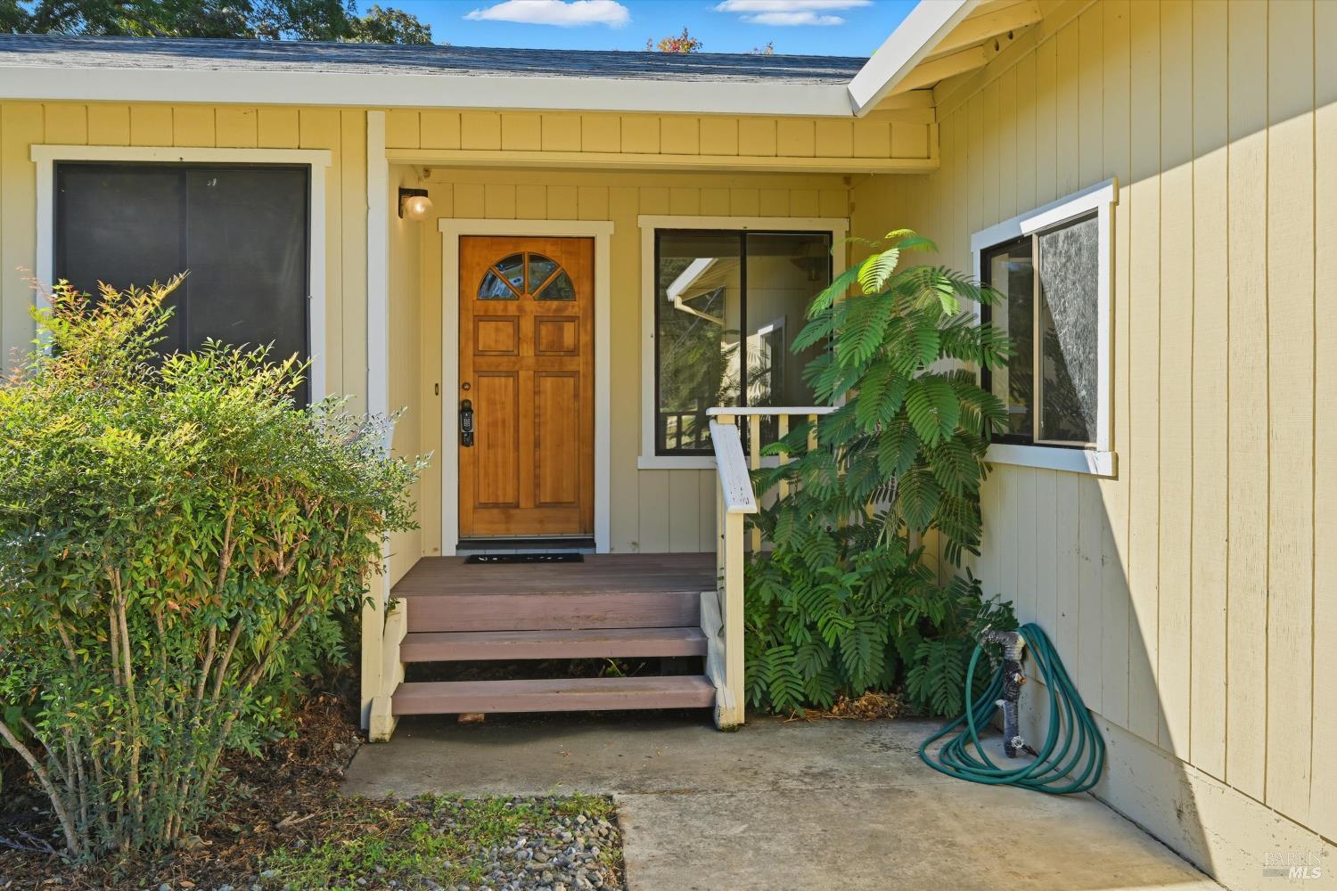 Detail Gallery Image 4 of 26 For 19575 Old Creek Rd, Hidden Valley Lake,  CA 95467 - 3 Beds | 2 Baths