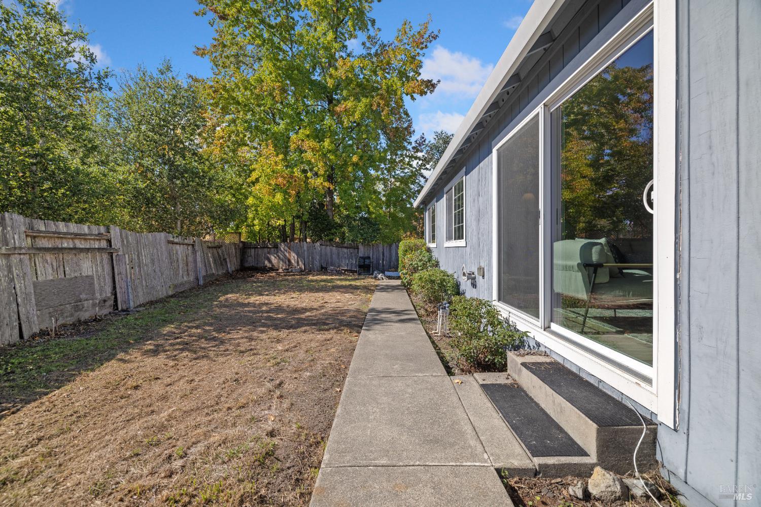 Detail Gallery Image 25 of 27 For 1511 Gladstone Way, Rohnert Park,  CA 94928 - 3 Beds | 2 Baths