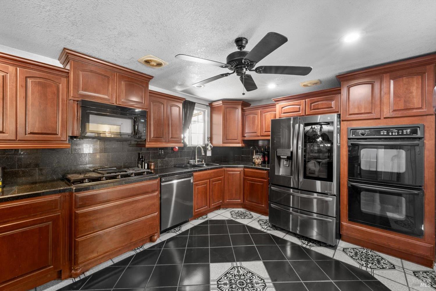 Detail Gallery Image 11 of 22 For 364 Brown St, Vacaville,  CA 95688 - 4 Beds | 2 Baths