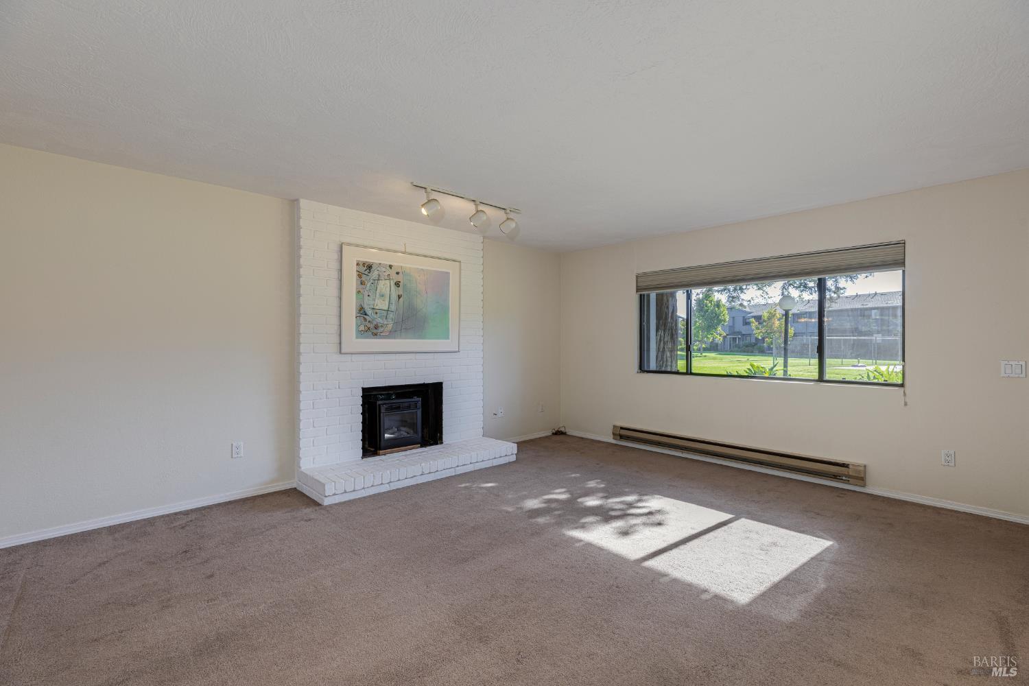Detail Gallery Image 5 of 46 For 219 College View Dr, Rohnert Park,  CA 94928 - 3 Beds | 1/1 Baths