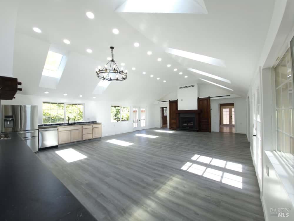 Detail Gallery Image 9 of 27 For 6060 Oak Ave, Cotati,  CA 94931 - 4 Beds | 2 Baths