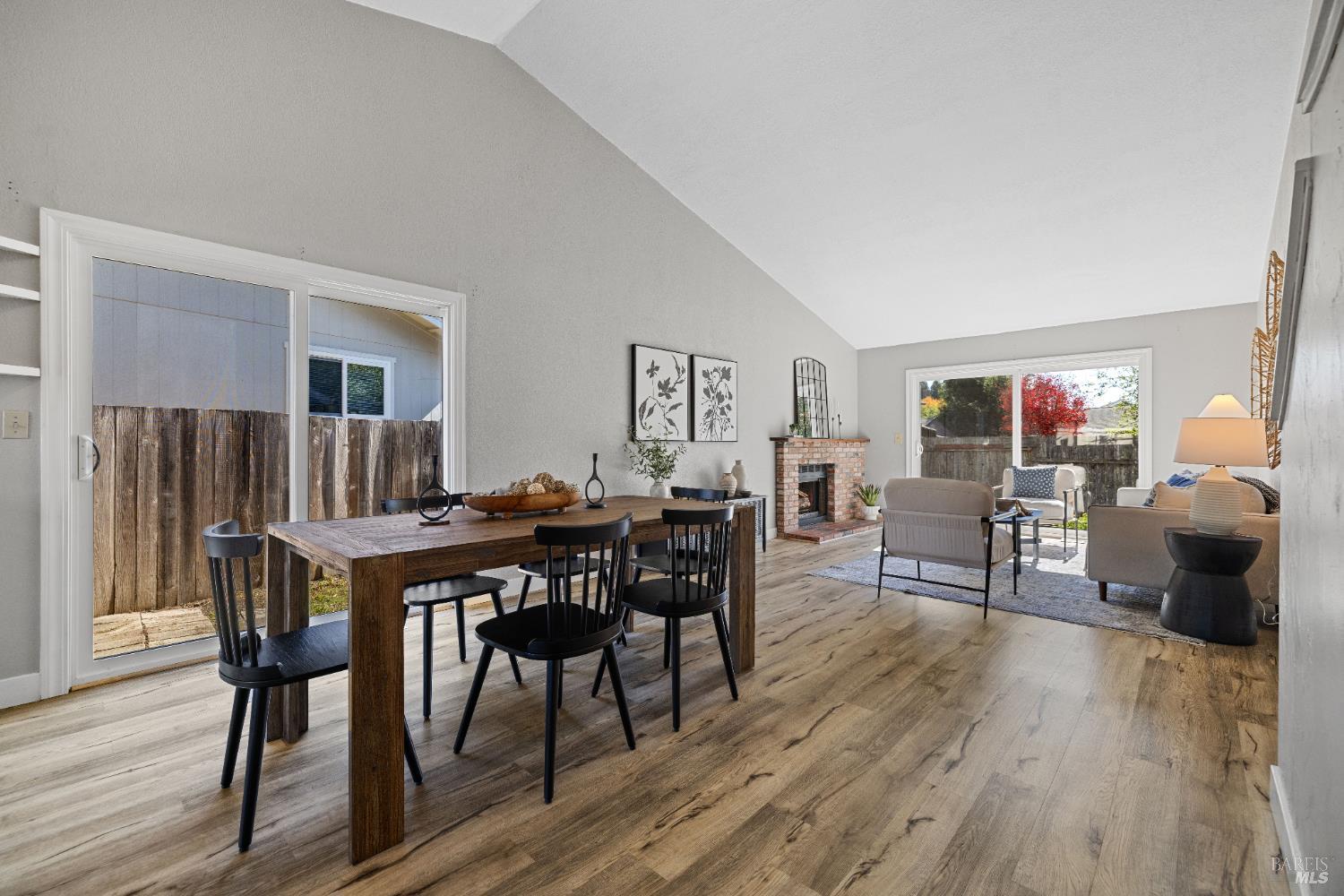 Detail Gallery Image 4 of 27 For 1511 Gladstone Way, Rohnert Park,  CA 94928 - 3 Beds | 2 Baths