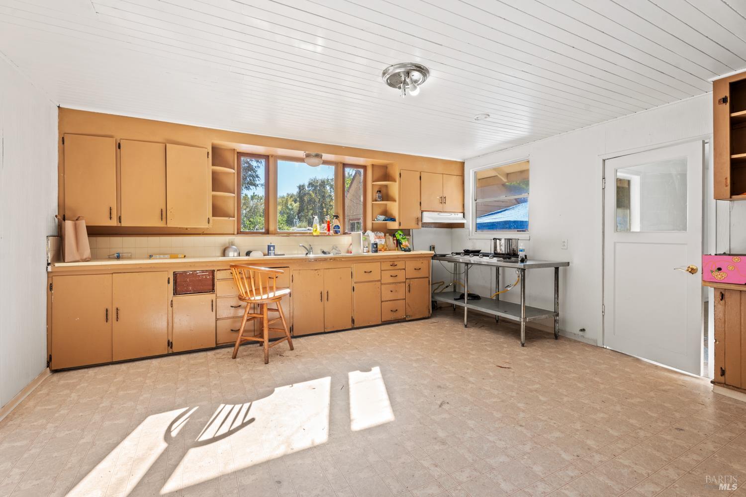 Detail Gallery Image 3 of 12 For 23925 Eberle St, Covelo,  CA 95428 - 5 Beds | 2 Baths