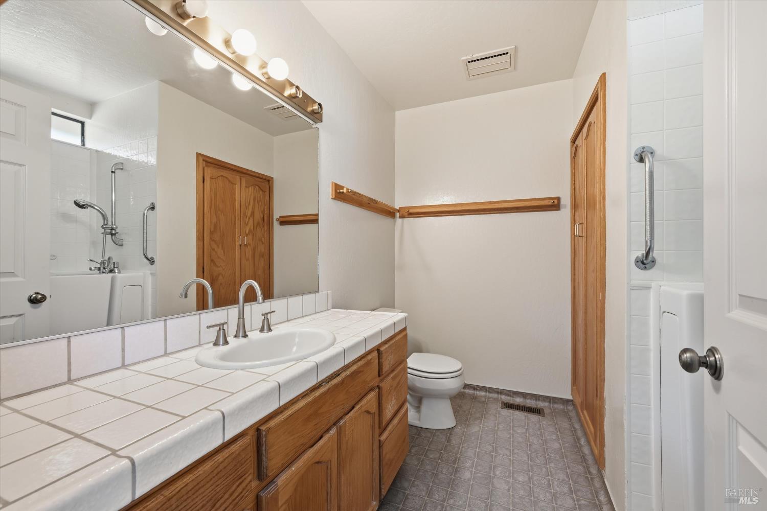 Detail Gallery Image 16 of 26 For 19575 Old Creek Rd, Hidden Valley Lake,  CA 95467 - 3 Beds | 2 Baths