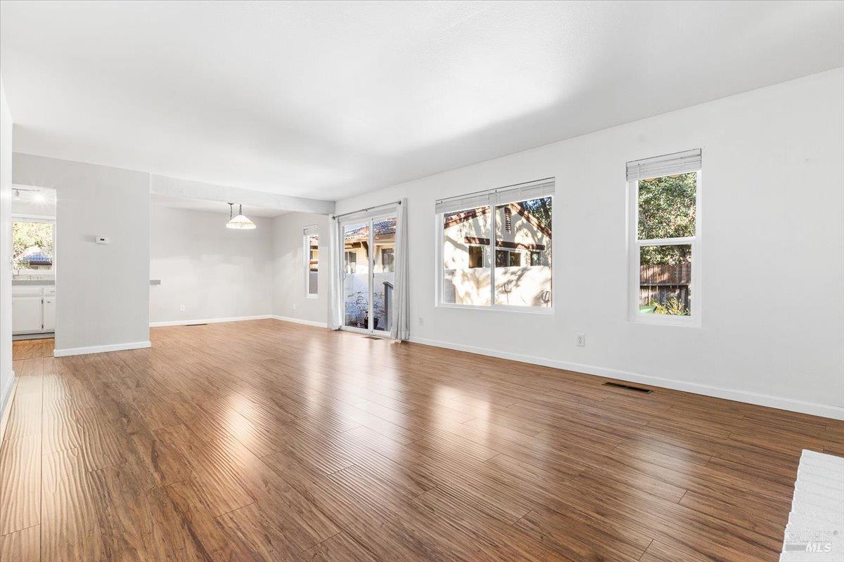 Detail Gallery Image 13 of 32 For 802 Adobe Dr, Santa Rosa,  CA 95404 - 2 Beds | 2 Baths