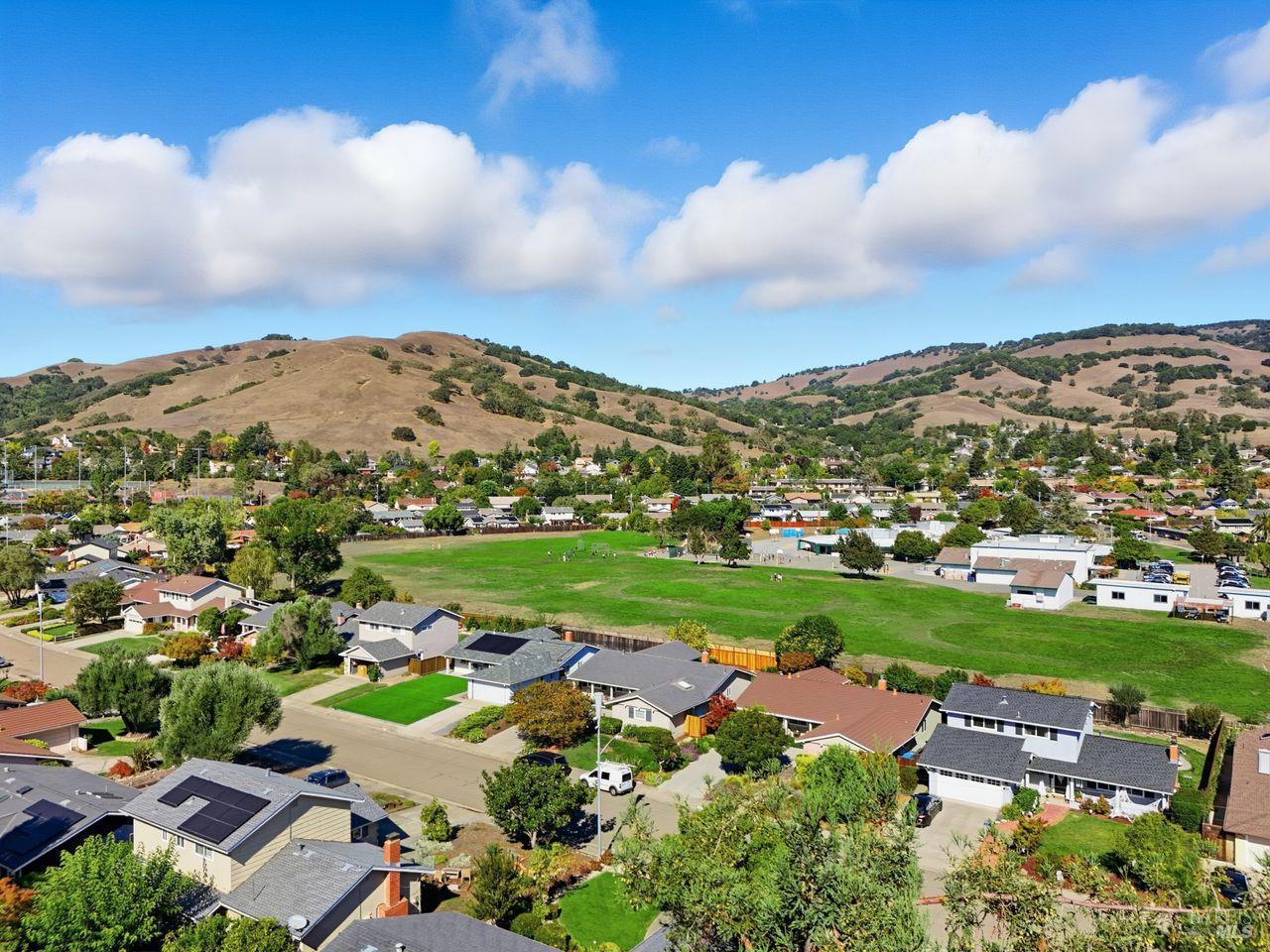 Detail Gallery Image 25 of 45 For 85 San Carlos Way, Novato,  CA 94945 - 4 Beds | 3 Baths