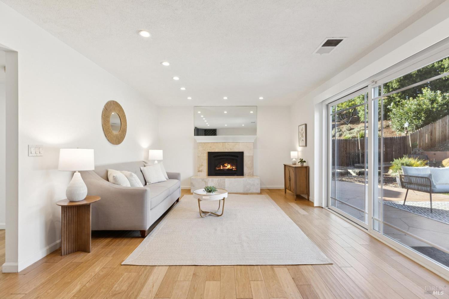 Detail Gallery Image 13 of 45 For 2108 Feliz Dr, Novato,  CA 94945 - 4 Beds | 3 Baths